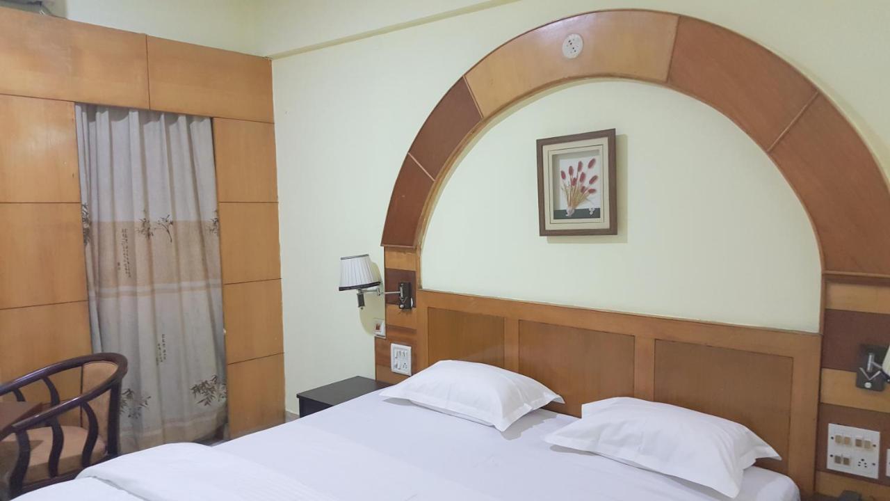 Hotel City Centaur And Convention Center- Vaccinated Staff บังกาลอร์ ภายนอก รูปภาพ